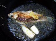 鲫鱼豆腐汤做法图解6)