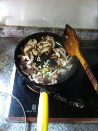 香菇豆腐汤做法图解3)
