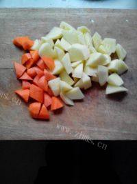 好吃的土豆烧牛肉做法图解2)