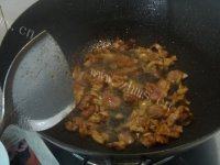 味道不错的苦瓜炒肉做法图解5)