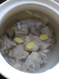 莲藕排骨汤做法图解4)
