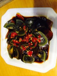 香飘十里的凉拌皮蛋做法图解4)