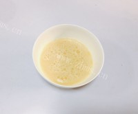 自制黑芝麻鸡蛋卷做法图解5)