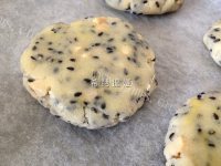自制花生芝麻酥饼做法图解8)