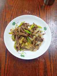 大葱炒牛肉丝做法图解7)