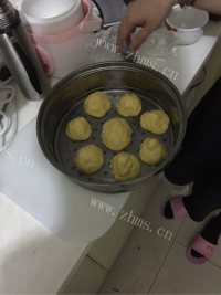 美味的奶香玉米面窝窝头做法图解5)