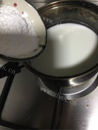 DIY牛奶冻做法图解5)