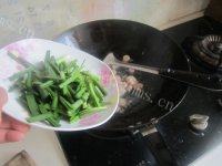 美味健康的韭菜炒虾仁的做法图解五