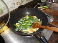 家常菜鸡腿菇炒肉片