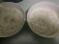 可口酸菜米线做法图解14)