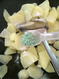 家常菜清炒土豆片做法图解5)
