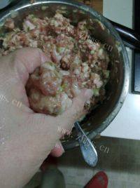 美味的冬瓜肉丸汤做法图解9)