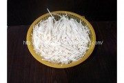 美味的海鲜竹笋汤做法图解2)