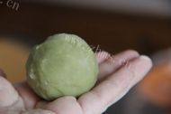 豆沙冰皮月饼做法图解8)