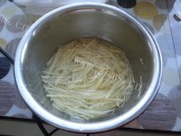 家常菜土豆丝炒韭菜做法图解2)