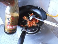 美味可口的胡萝卜烧西兰花做法图解7)