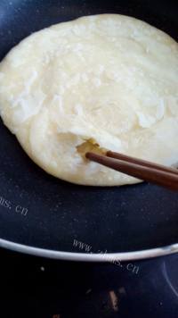 鲜美可口的鸡蛋灌饼做法图解17)
