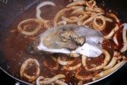 石锅牡蛎鱿鱼豆腐汤的做法图解六