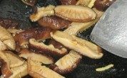 香菇炒鸡蛋做法图解4)
