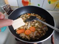 蘑菇肉片汤做法图解11)