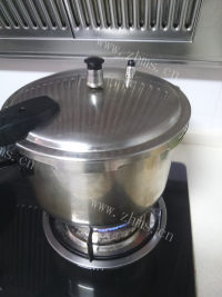 美味的番茄土豆炖牛腩做法图解14)