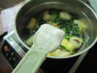 菠菜丸子汤自制做法图解11)