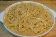 美味的番茄肉酱意粉做法图解3)