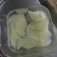 美味的芝心米肠披萨做法图解4)