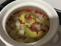 甜甜的薏米雪梨银耳汤做法图解3)