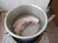 营养丰富的尖椒回锅肉做法图解2)