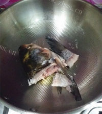 自制鱼头鱼骨汤做法图解3)