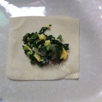 咸甜适中的韭菜鸡蛋煎饺做法图解4)