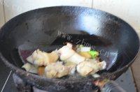 营养美食鸡腿炒土豆做法图解7)