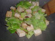 家常菜卷心菜炒豆腐