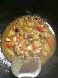 家常菜咖喱土豆鸡块做法图解6)