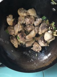 色香味俱全的黄焖鸡米饭做法图解5)