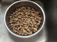下酒菜五香煮花生做法图解1)