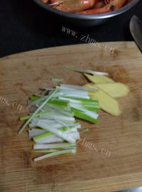 家常菜茄汁大虾做法图解2)