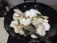 家常菜杏鲍菇炒肉丝做法图解4)