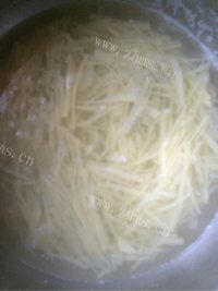 美味营养的凉拌土豆丝做法图解3)