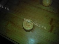 美食金钱玫瑰卷做法图解7)