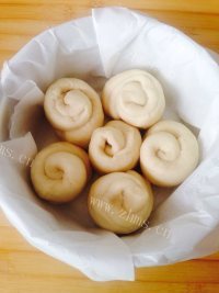 色香味浓的花朵面包做法图解18)