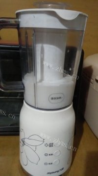 色香味浓的香蕉奶昔做法图解6)