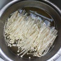 家常菜金针菇肥牛卷做法图解2)