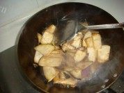 家常菜肉片炒茄子