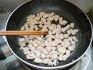 家常菜茄汁玉米鸡丁做法图解5)
