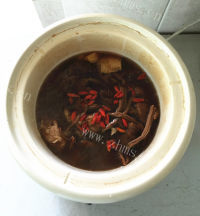 保健汤茶树菇煲大骨汤做法图解9)