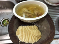 美味的白灵菇龙骨汤做法图解10)