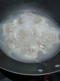 百吃不厌的煮水饺做法图解4)