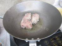 食欲满满的脊骨炖土豆做法图解3)